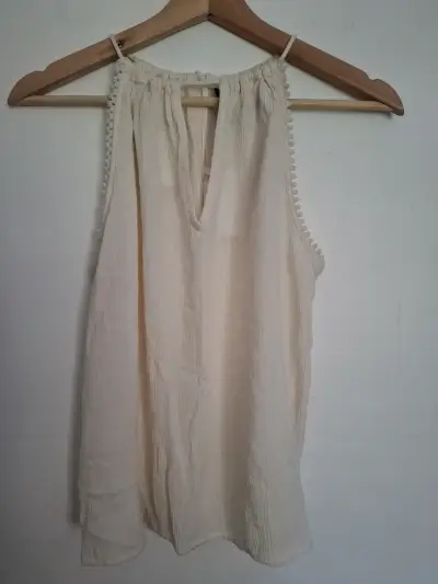 Blusa sin mangas beige casual para mujer - miniatura 2