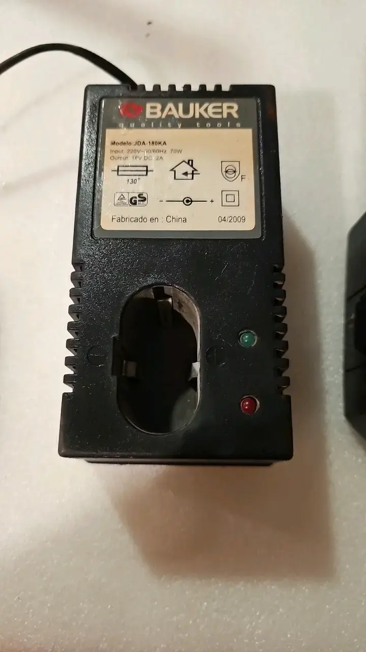 Cargador de batería Bauker JDA-180KA 70W - 1