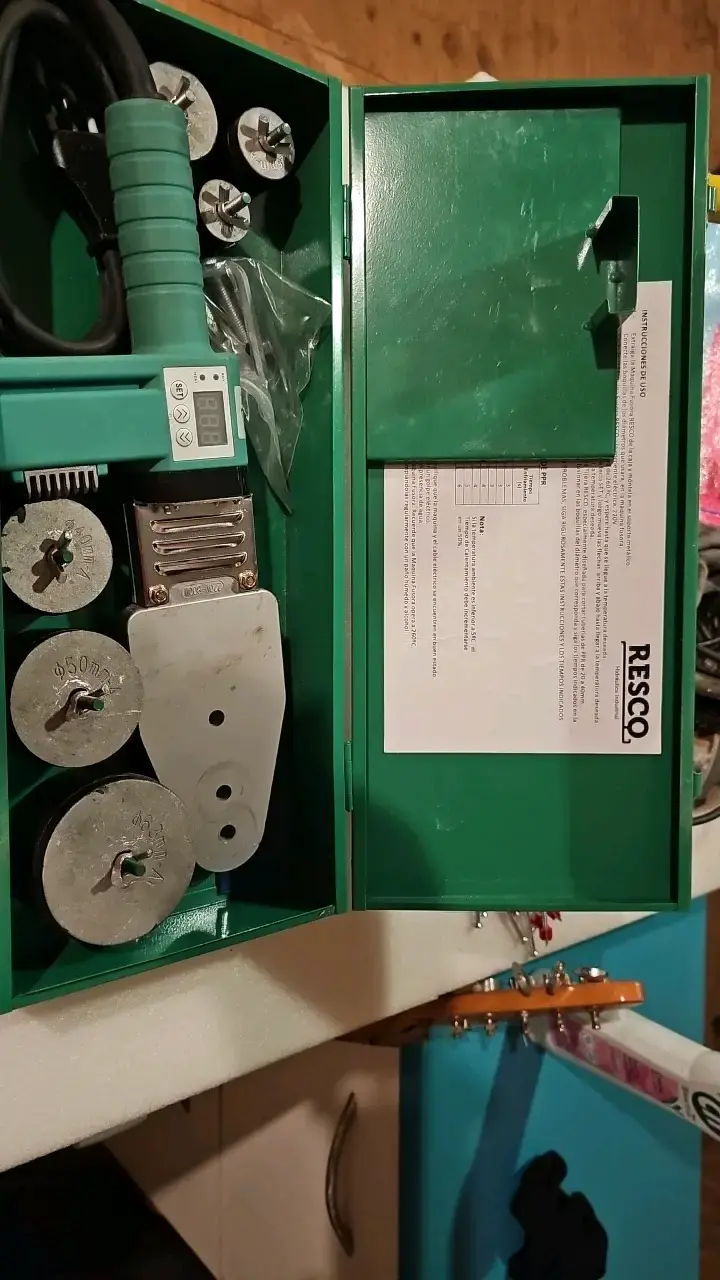 Máquina de soldadura de tubos Resco con accesorios