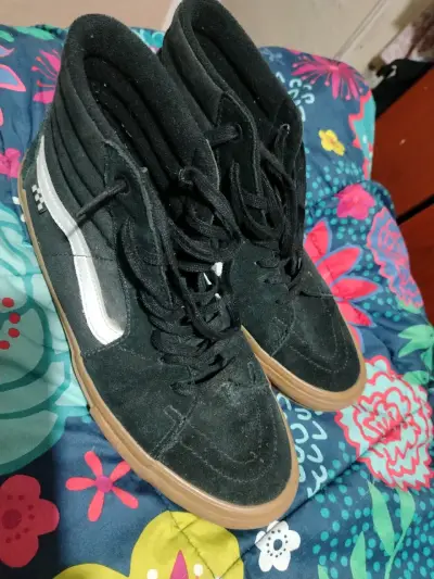 Zapatillas negras de gamuza con suela de goma - miniatura 1