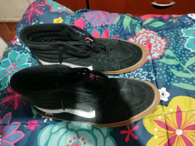 Zapatillas negras de gamuza con suela de goma - miniatura 3