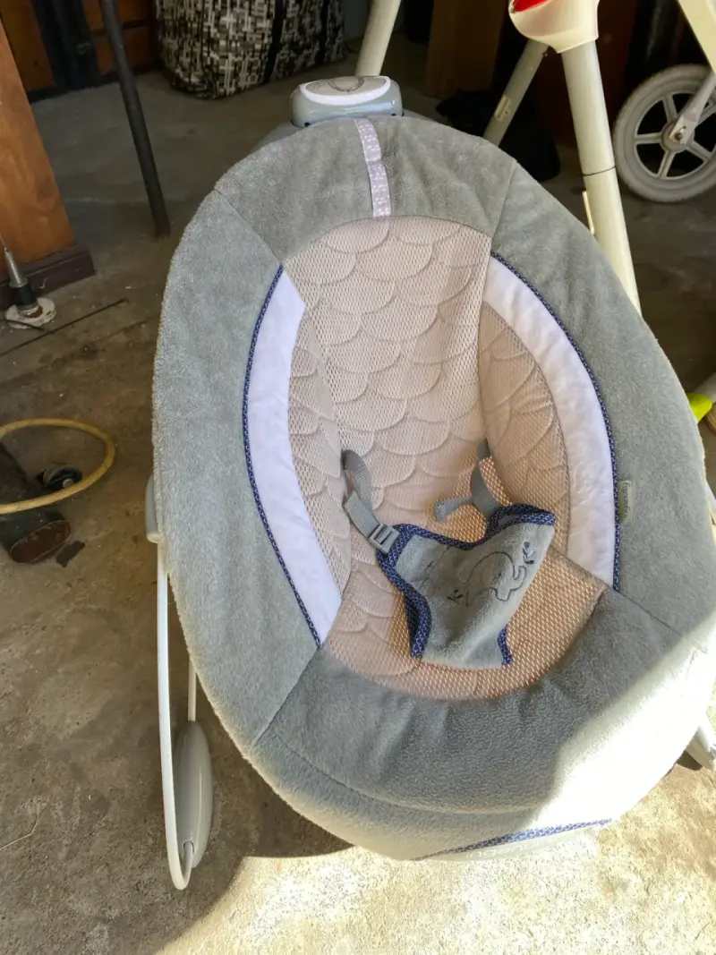 Silla mecedora para bebé Ingenuity gris - 1