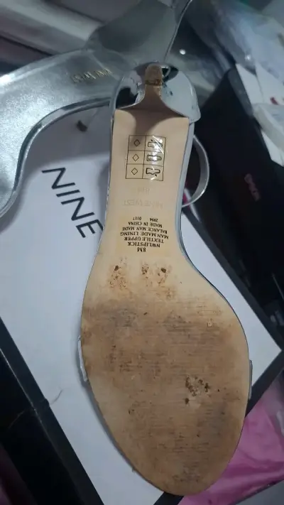 Sandalias plateadas Nine West con perlas - miniatura 2