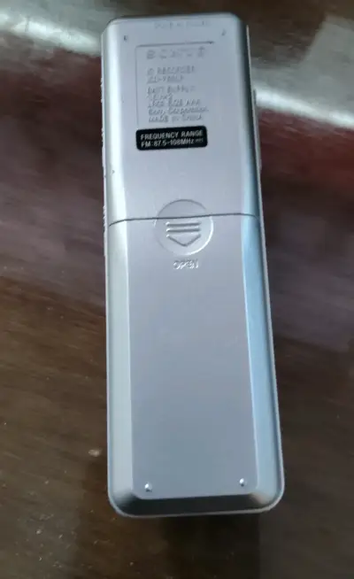 Grabadora de voz Sony ICD-P630F con radio FM - miniatura 4