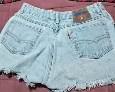 Shorts de mezclilla azul claro desgastados - miniatura 2