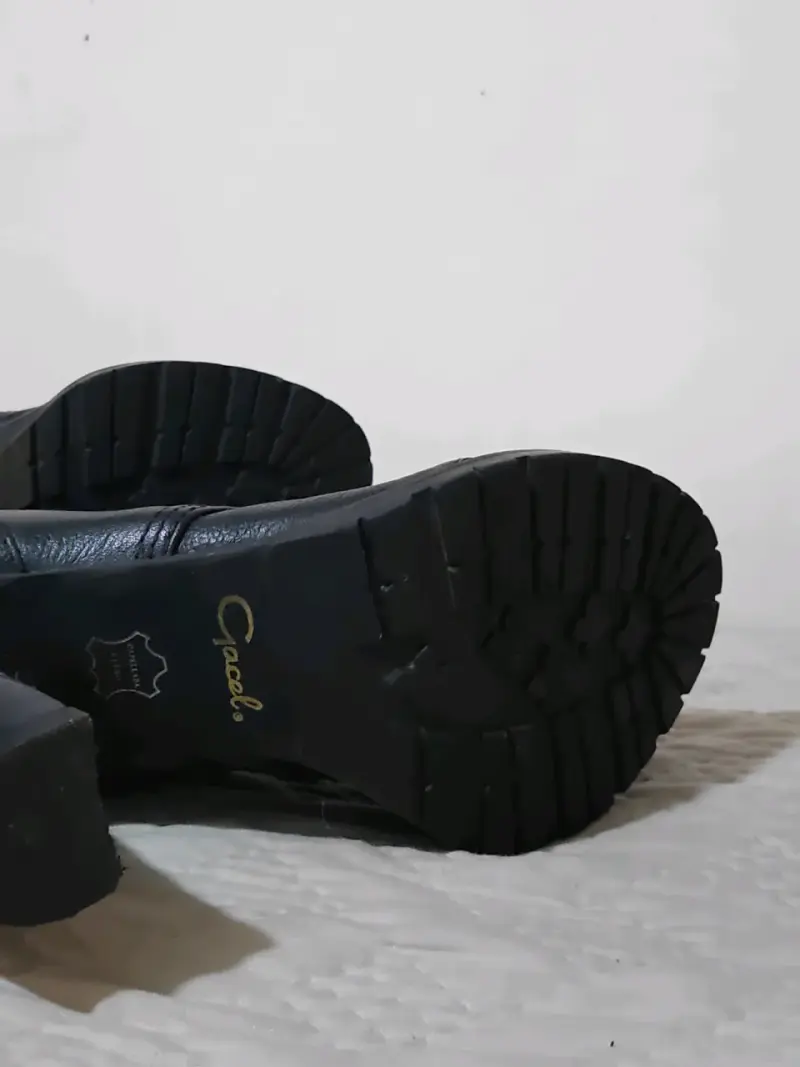 Botines de cuero negro con tacón alto - 2
