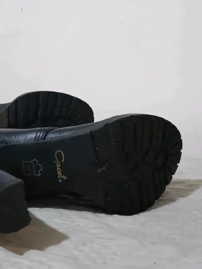 Botines de cuero negro con tacón alto - miniatura 2