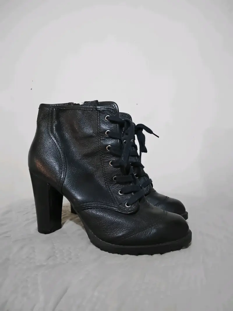 Botines de cuero negro con tacón alto - 3