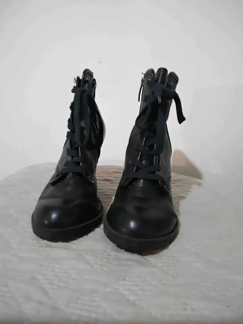 Botines de cuero negro con tacón alto - 4