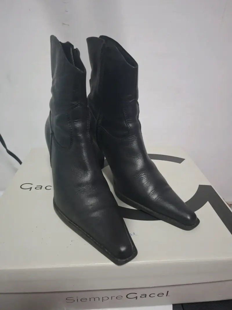Botines de cuero negro con taco alto marca Gacel - 6