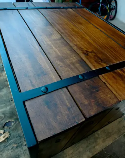 Mesa de Centro Rústica de Madera y Metal - miniatura 2