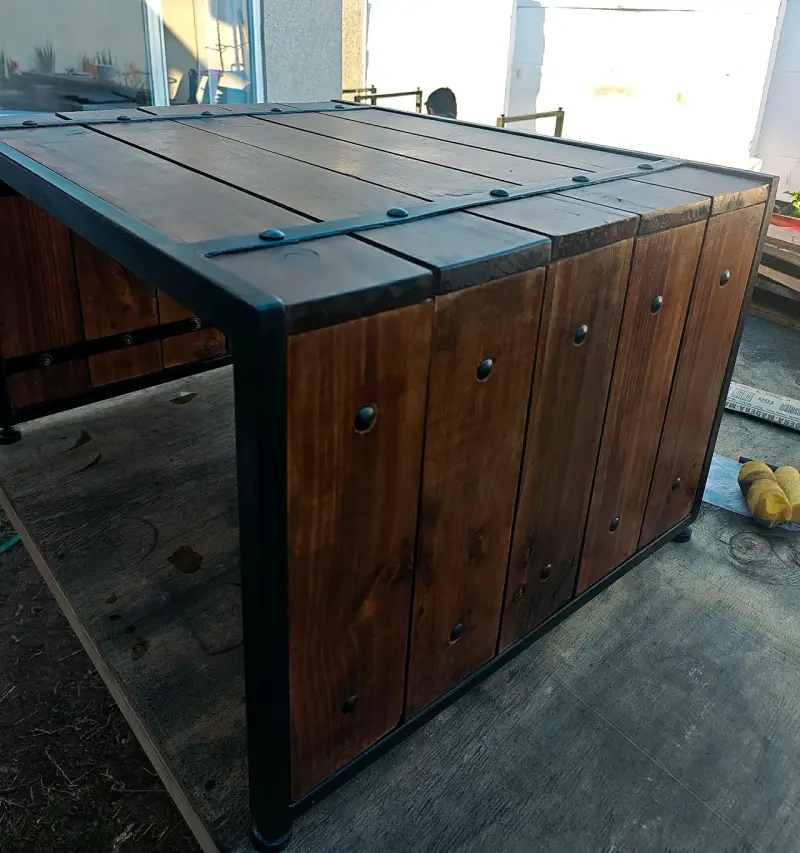 Mesa de Centro Rústica de Madera y Metal - 3