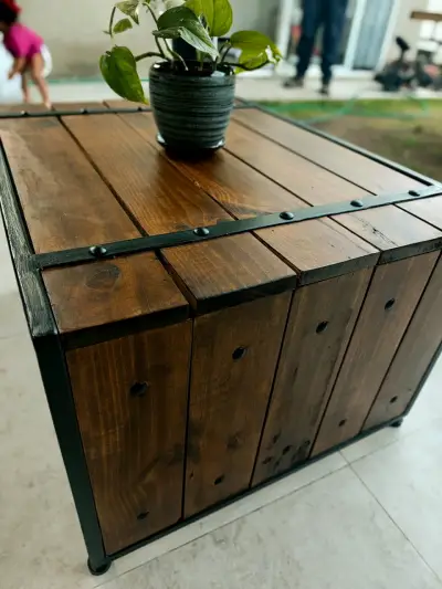 Mesa de Centro Rústica de Madera y Metal - miniatura 4