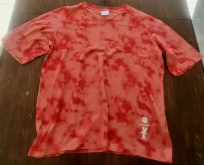 Polera Pokémon tie-dye roja con diseño - miniatura 2