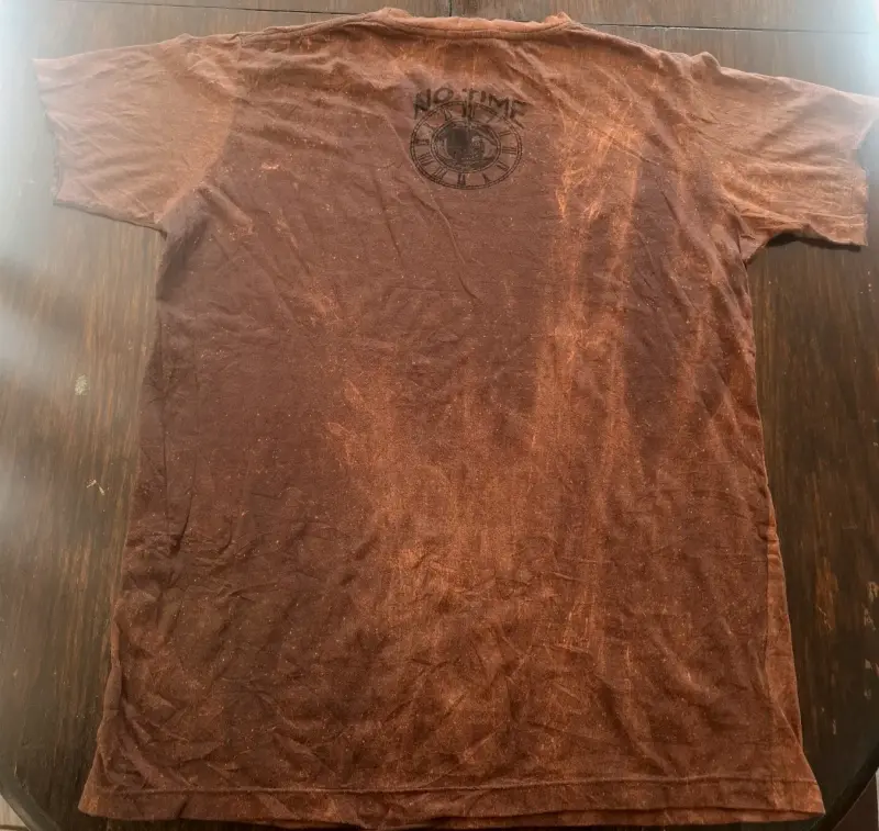 Polera marrón con diseño de demonio y flores - 2