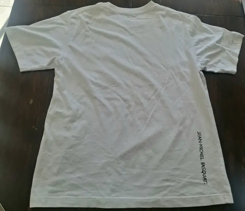 Polera blanca con diseño de dinosaurio Basquiat - 2
