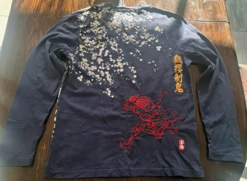 Polera manga larga Big Train con diseño oriental - 2
