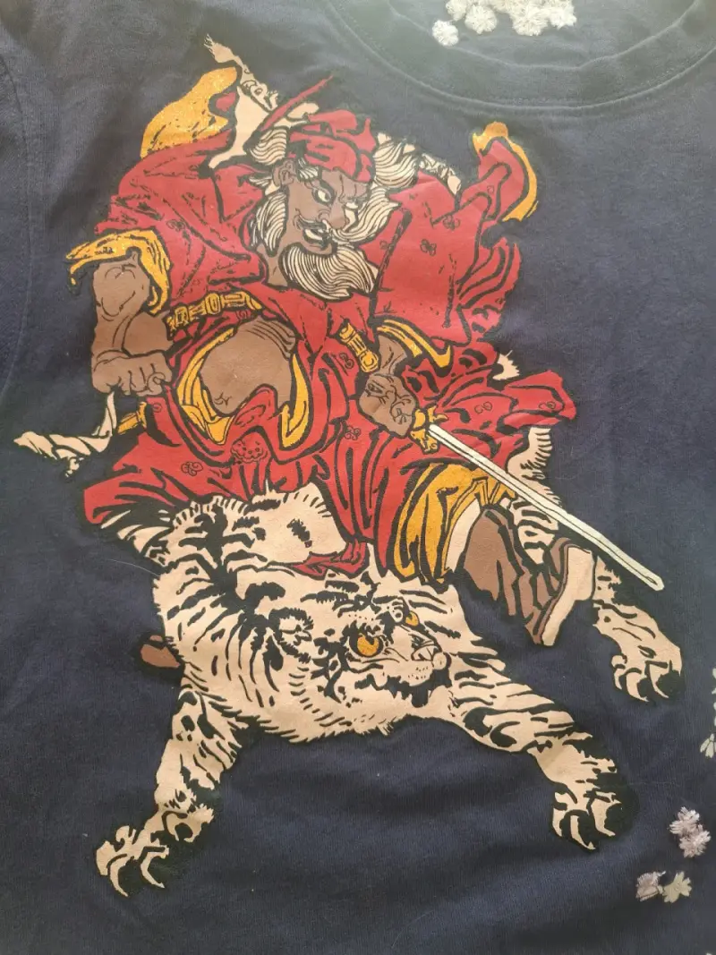Polera manga larga Big Train con diseño oriental - 5