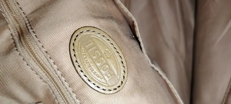 Bolso tote Fossil marrón con diseño geométrico - 5