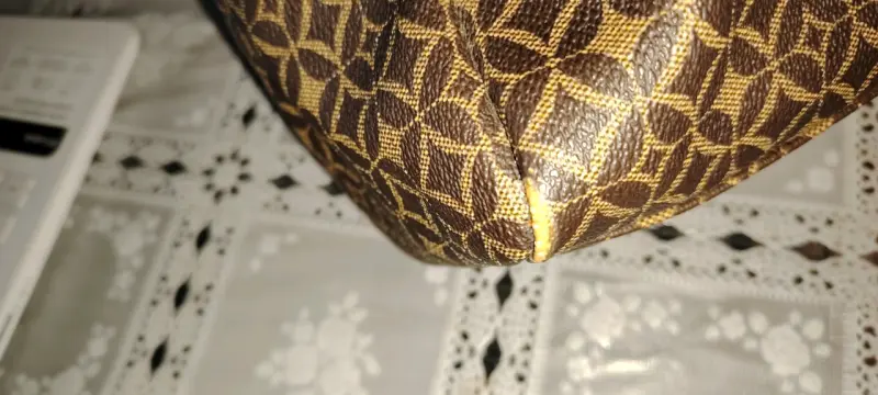 Bolso tote Fossil marrón con diseño geométrico - 6