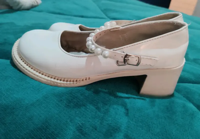 Zapatos Mary Jane blancos con perlas - 2