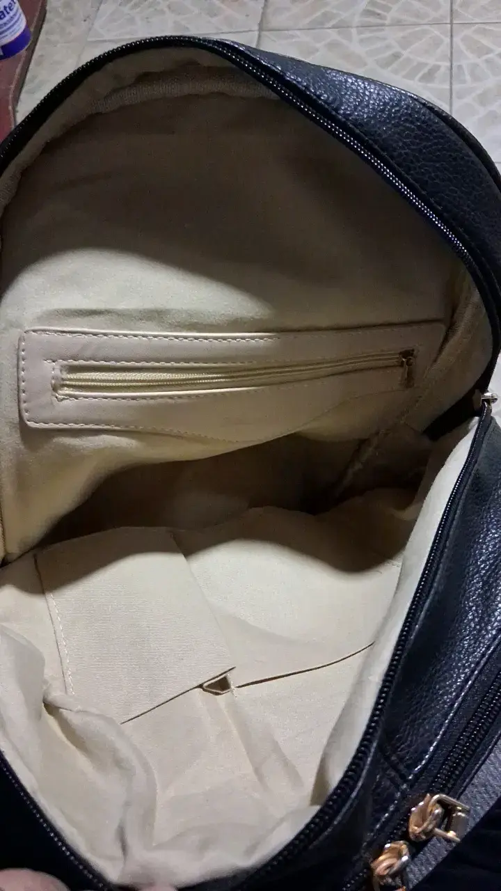 Mochila negra con tachas doradas Ermaid - 5
