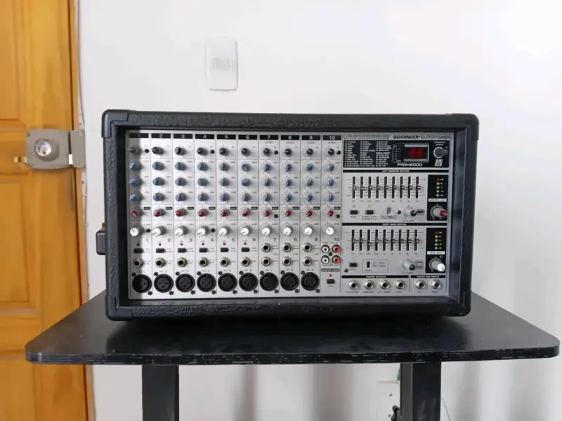 Mezclador amplificador Behringer Europower PMX2000 - 2