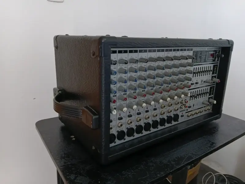Mezclador amplificador Behringer Europower PMX2000 - 4