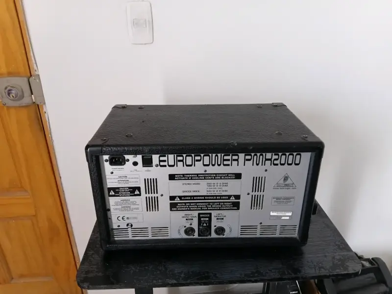 Mezclador amplificador Behringer Europower PMX2000 - 5