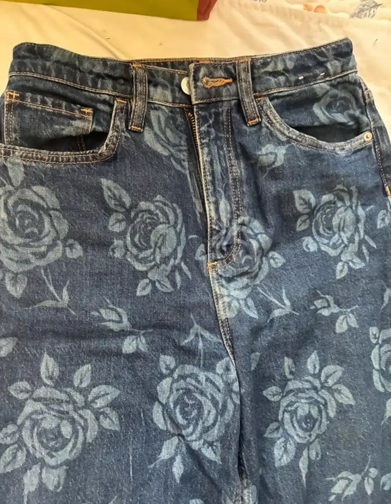Jeans de Mujer o niña con Estampado de Rosas - 1