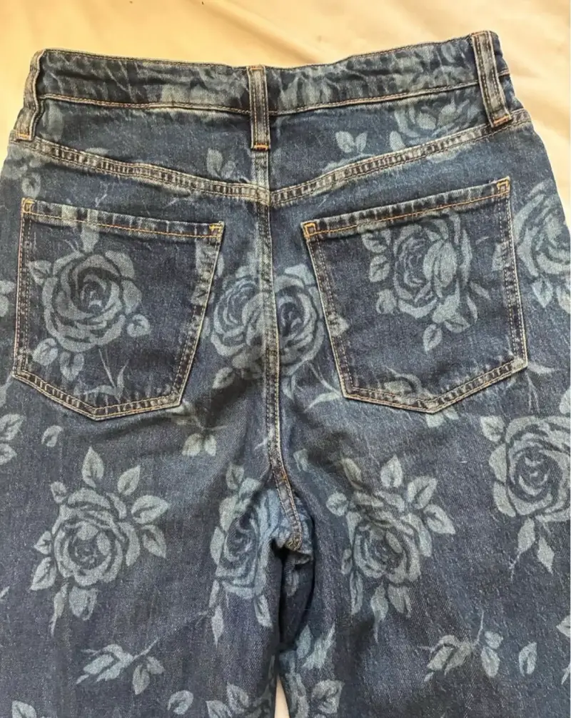 Jeans de Mujer o niña con Estampado de Rosas - 2