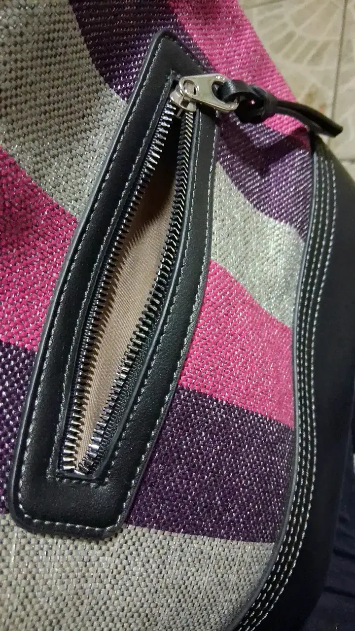 Bolso de mano rayado multicolor con cierre - 4