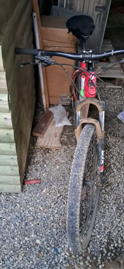 Bicicleta Jeep MTB roja con suspensión - miniatura 5