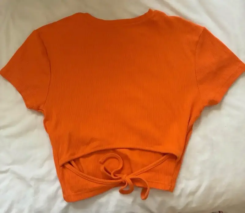 Polera corta naranja con lazo trasero - 2