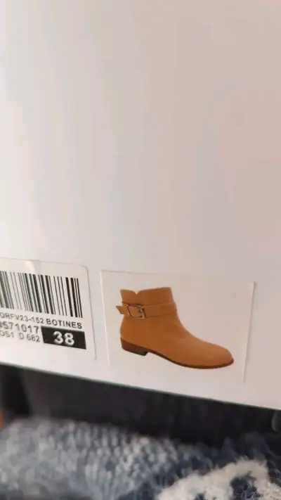 Botines beige con hebilla y cierre lateral - miniatura 2