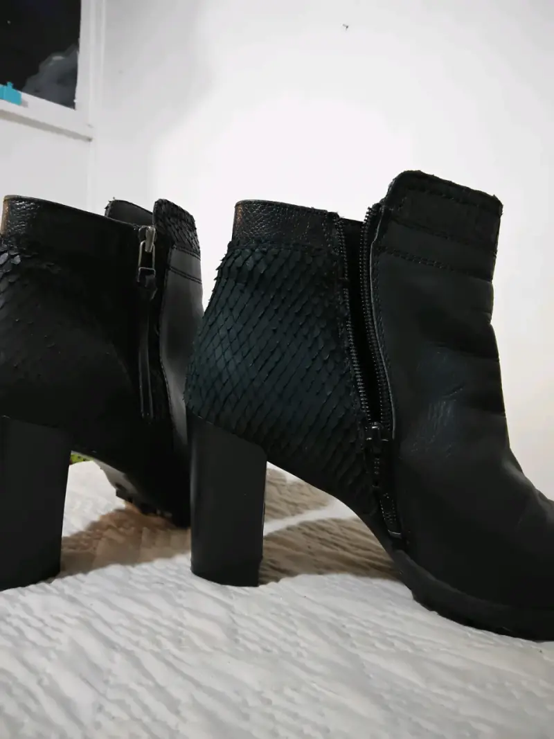 Botines negro con tacón alto
