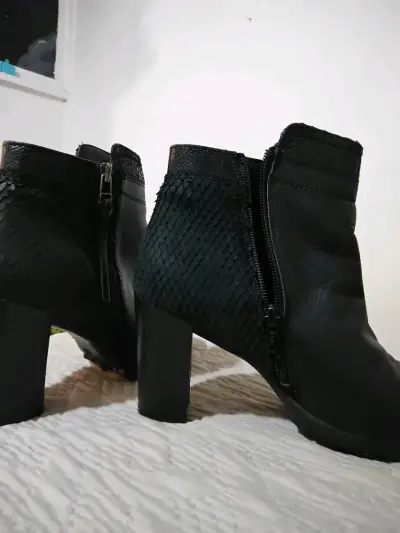 Botines negro con tacón alto - miniatura 1