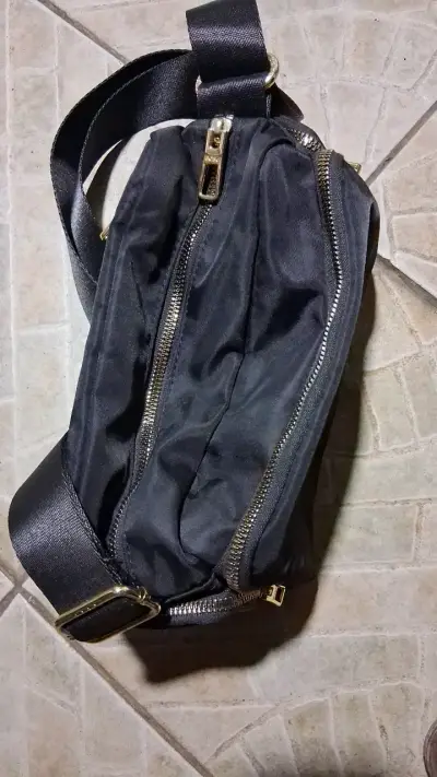 Bolso bandolera negro Fashion Bobo con cierres dorados - miniatura 2