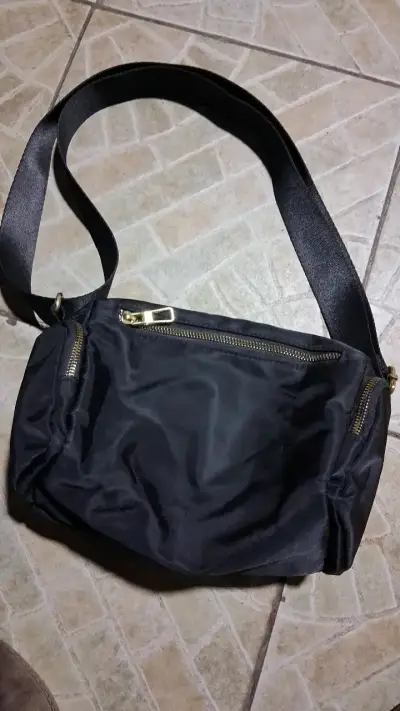 Bolso bandolera negro Fashion Bobo con cierres dorados - miniatura 3