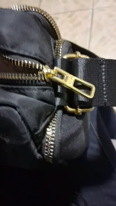 Bolso bandolera negro Fashion Bobo con cierres dorados - miniatura 6