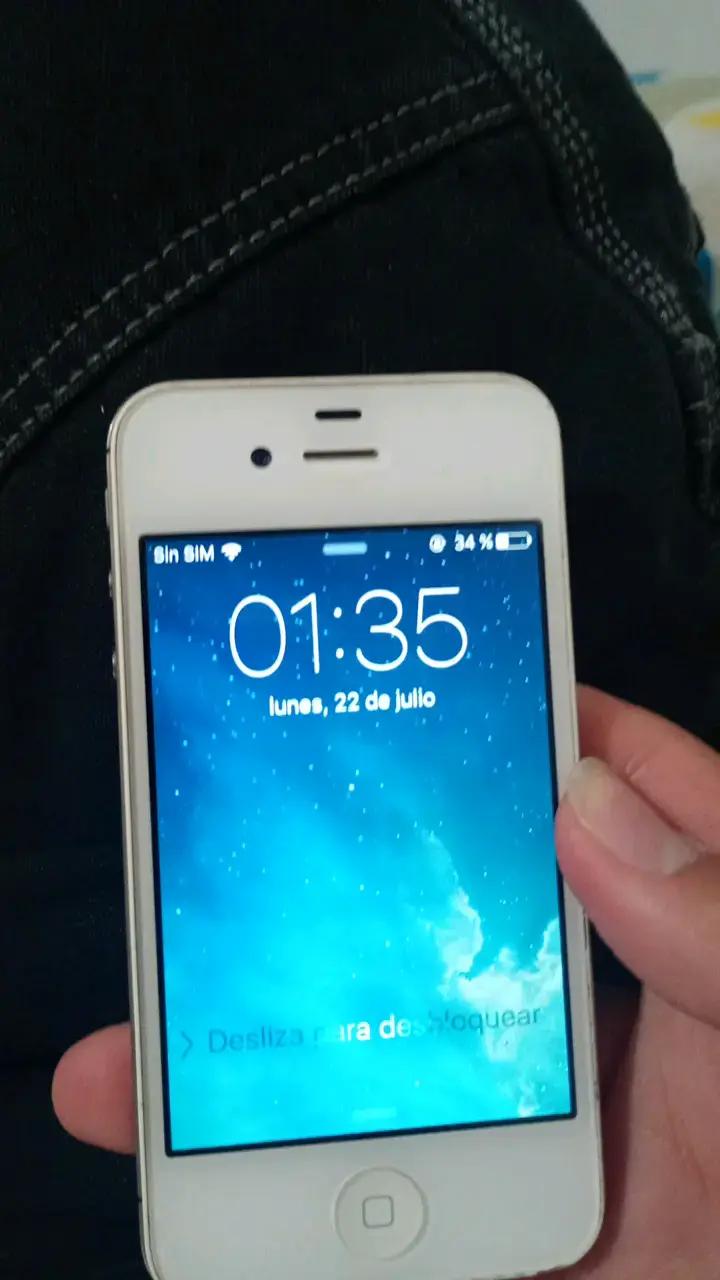 iPhone 4S Blanco en Buen Estado bloqueado - 4
