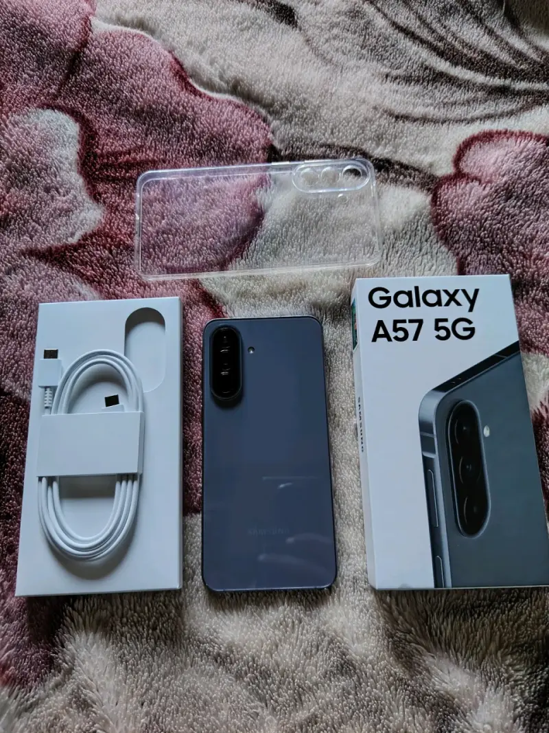Samsung Galaxy A57 5G con caja y accesorios - 2