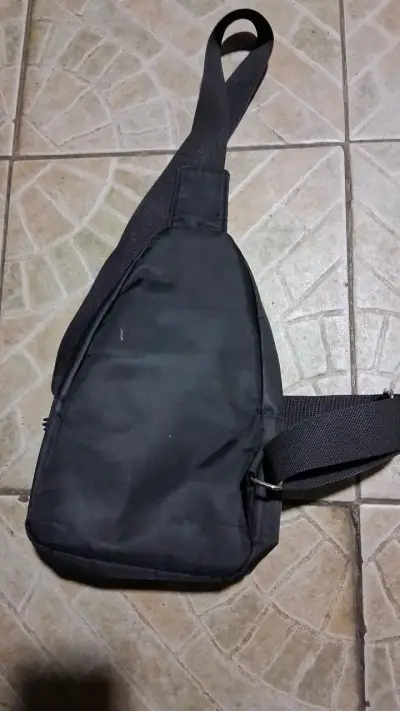Mochila bandolera negra Jingpin con múltiples bolsillos - miniatura 2