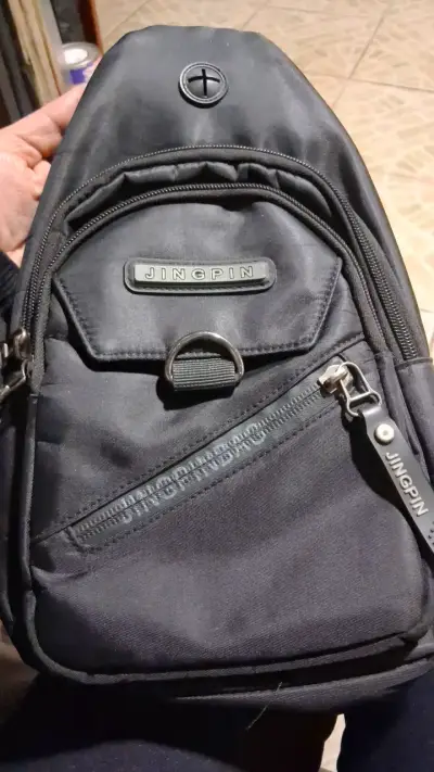 Mochila bandolera negra Jingpin con múltiples bolsillos - miniatura 3