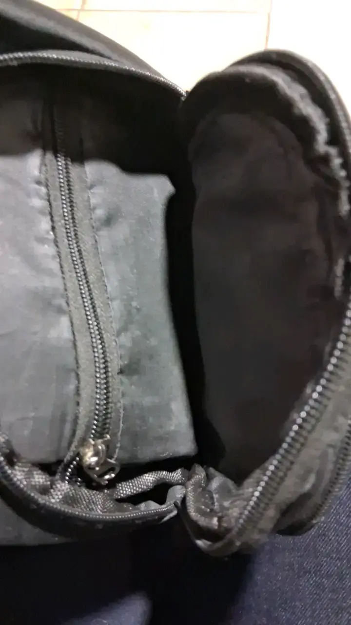 Mochila bandolera negra Jingpin con múltiples bolsillos - 4