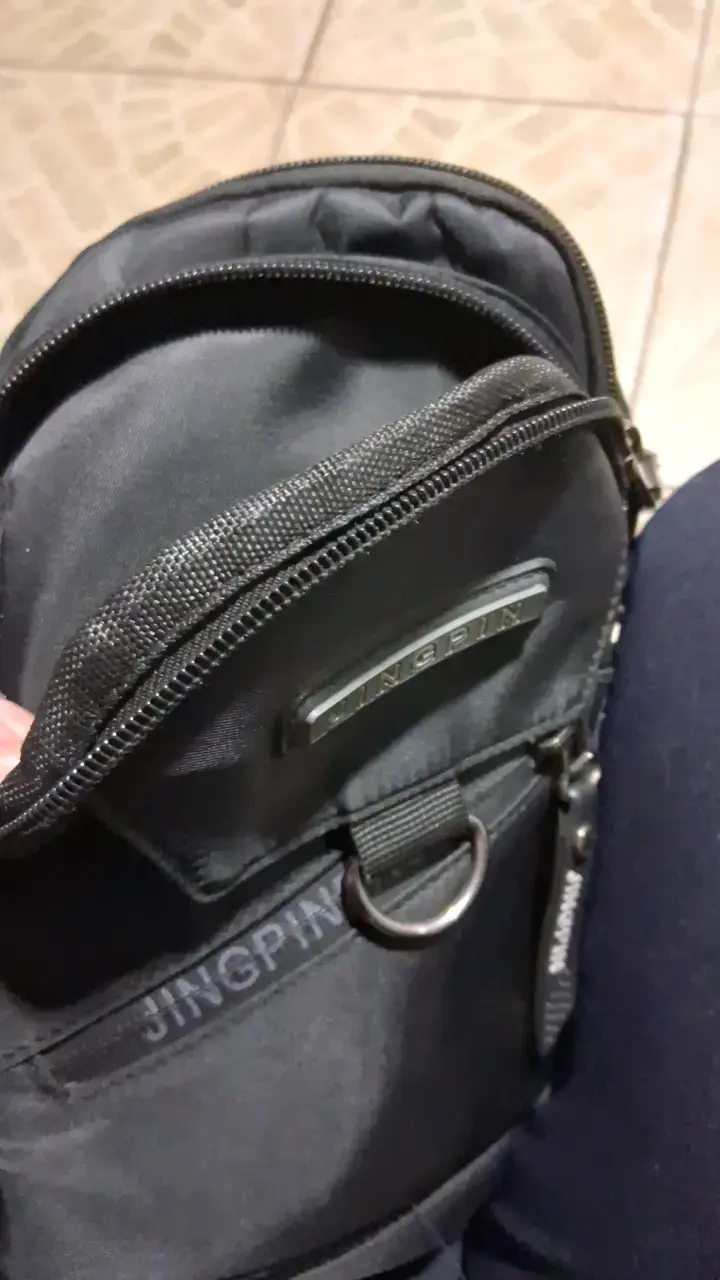 Mochila bandolera negra Jingpin con múltiples bolsillos - 5