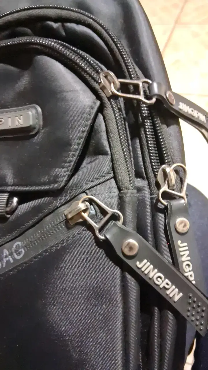 Mochila bandolera negra Jingpin con múltiples bolsillos - 6