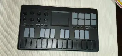 Controlador MIDI Korg NanoKEY Studio portátil - miniatura 1