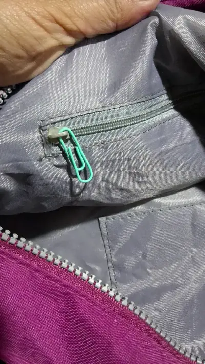 Bolso bandolera morado con múltiples bolsillos - miniatura 6