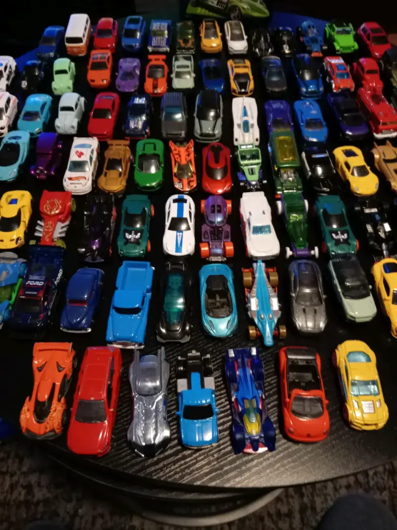 Colección de autos Hot Wheels variados - 4